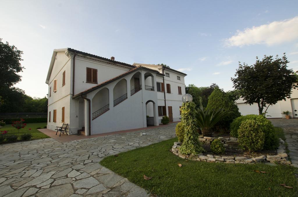 La Coccinella Bed & Breakfast Йези Екстериор снимка
