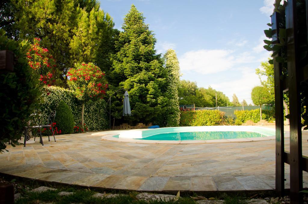 La Coccinella Bed & Breakfast Йези Екстериор снимка