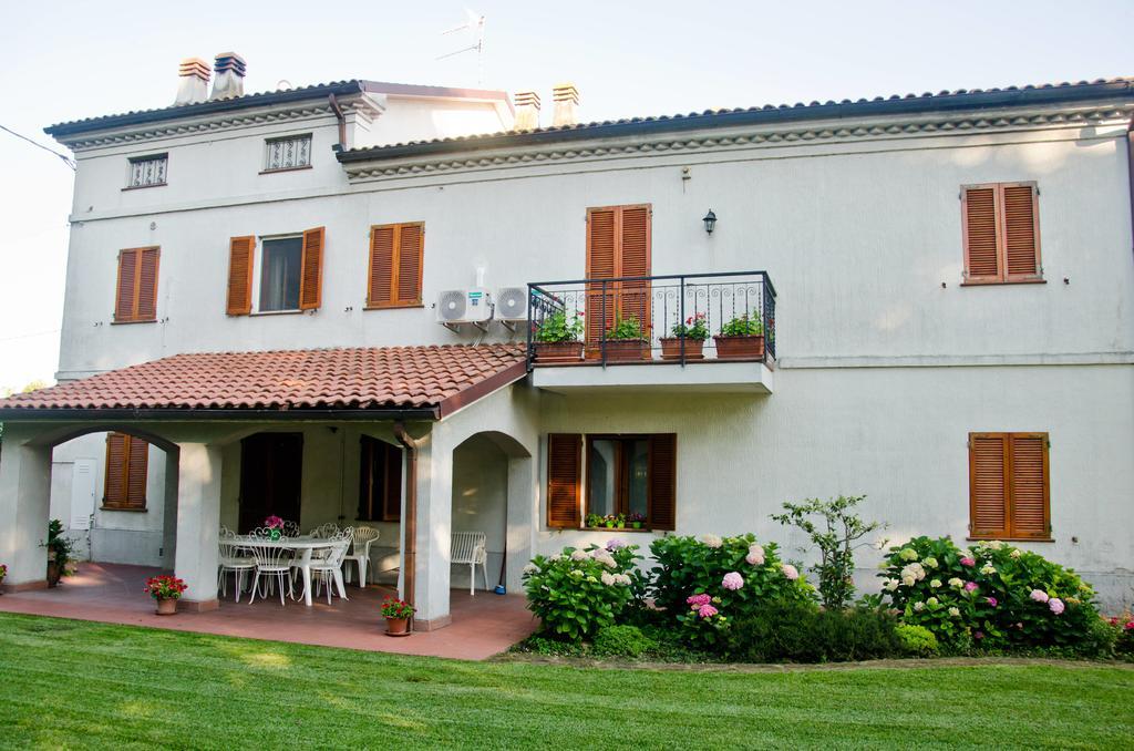 La Coccinella Bed & Breakfast Йези Екстериор снимка