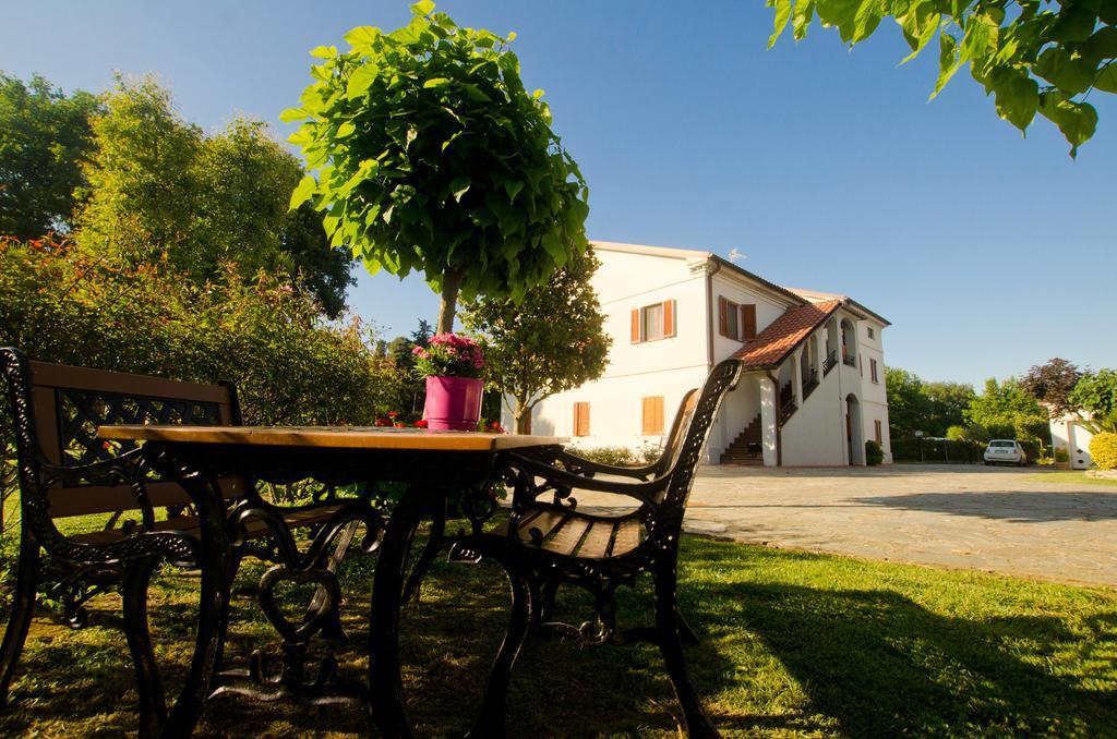 La Coccinella Bed & Breakfast Йези Екстериор снимка