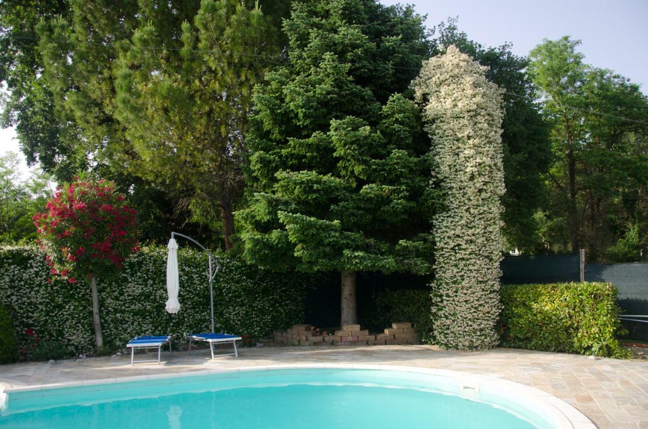La Coccinella Bed & Breakfast Йези Екстериор снимка